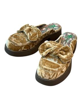 BC Footwear Flower Antique Yellow Gold Velvet Bow Mule Loafers